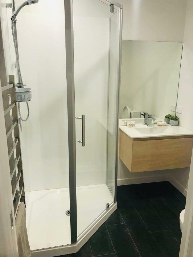 Central Park Gemini Apartments Хамилтън Екстериор снимка