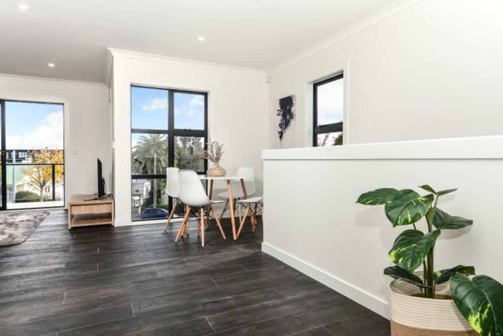 Central Park Gemini Apartments Хамилтън Екстериор снимка