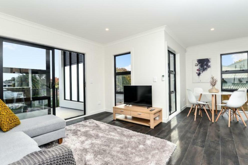 Central Park Gemini Apartments Хамилтън Екстериор снимка