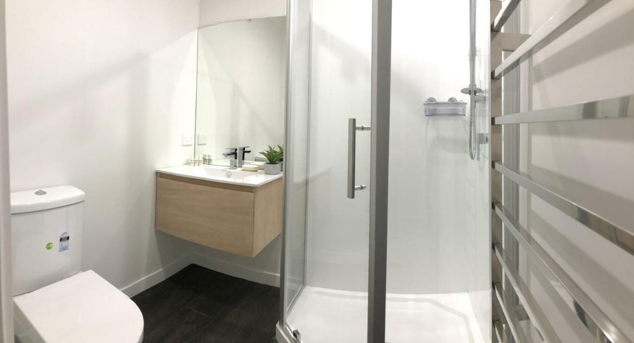 Central Park Gemini Apartments Хамилтън Екстериор снимка